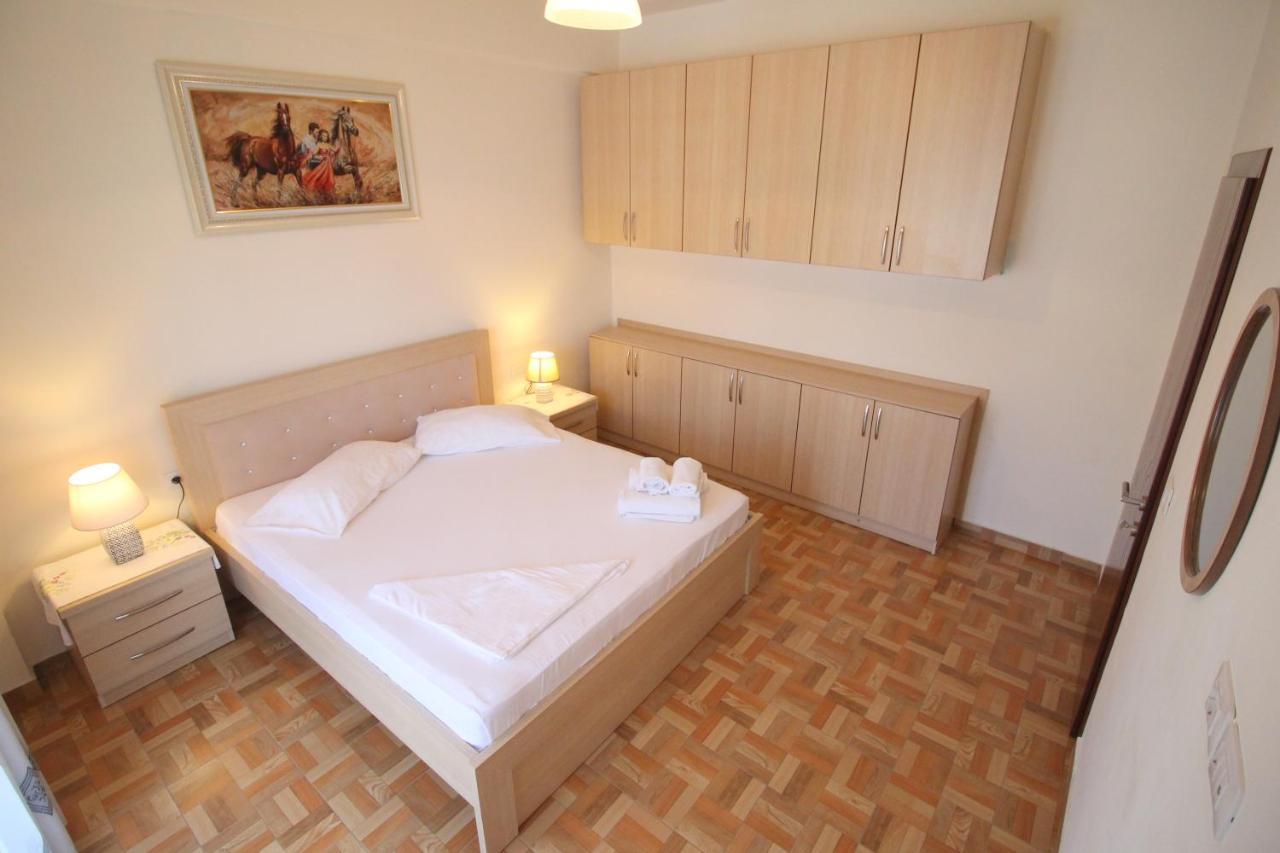 Doka Center Apartments Sarandë Exteriör bild