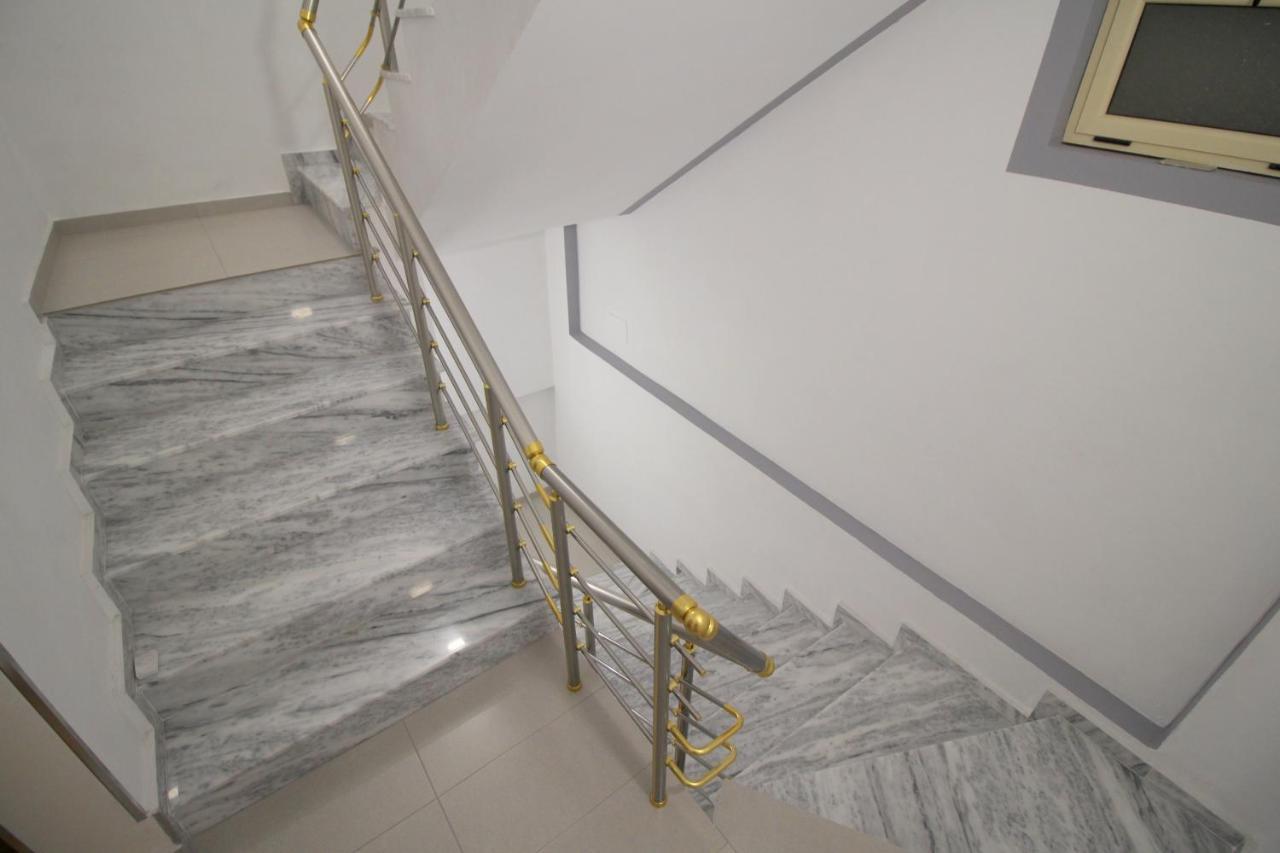 Doka Center Apartments Sarandë Exteriör bild