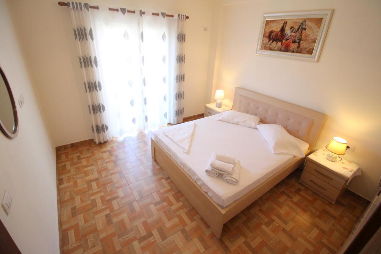 Doka Center Apartments Sarandë Exteriör bild