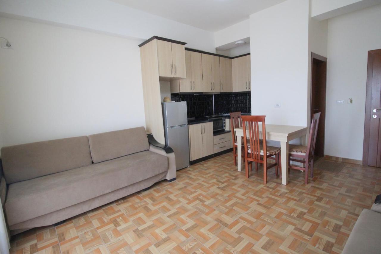 Doka Center Apartments Sarandë Exteriör bild