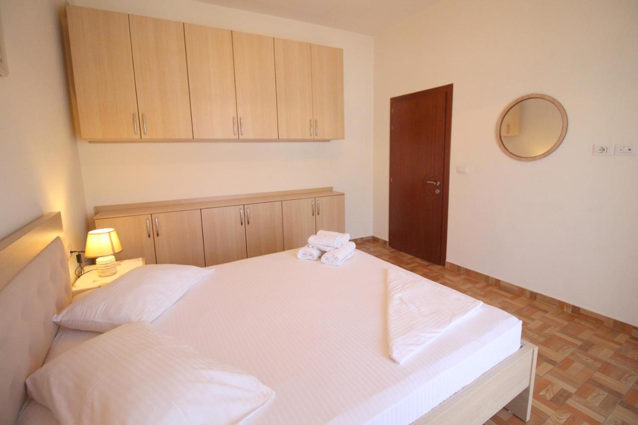 Doka Center Apartments Sarandë Exteriör bild
