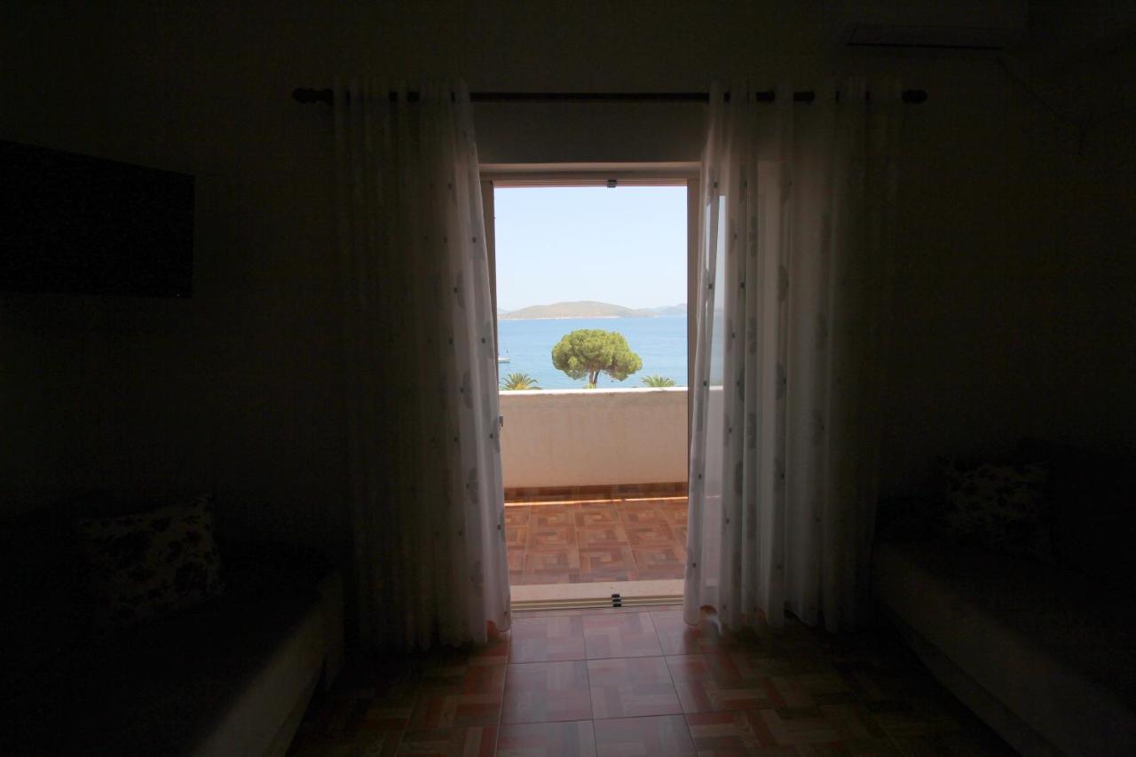 Doka Center Apartments Sarandë Exteriör bild