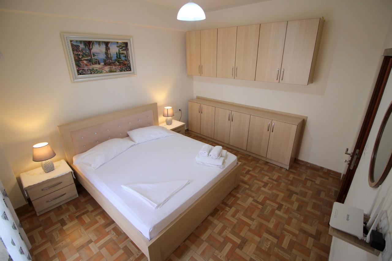 Doka Center Apartments Sarandë Exteriör bild