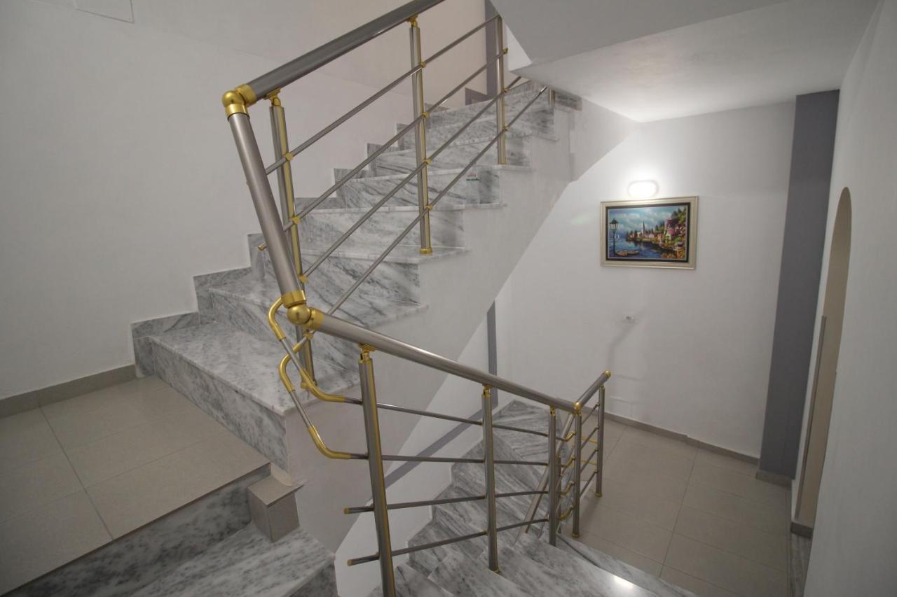 Doka Center Apartments Sarandë Exteriör bild