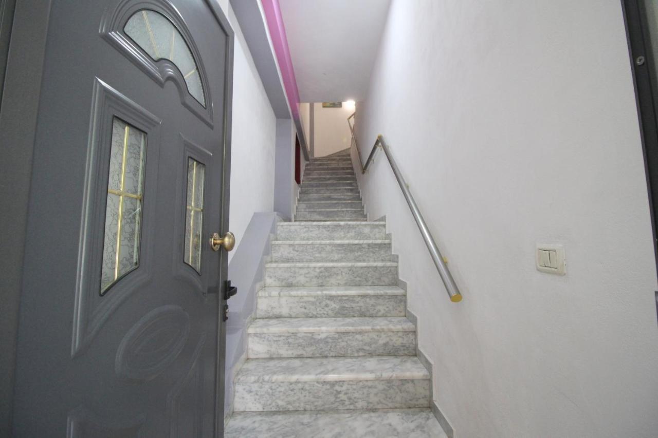 Doka Center Apartments Sarandë Exteriör bild