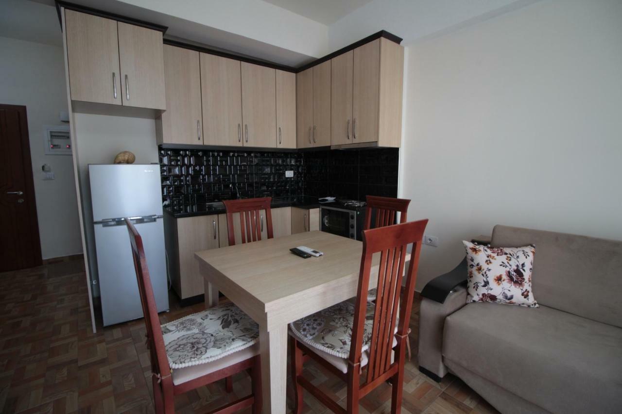 Doka Center Apartments Sarandë Exteriör bild